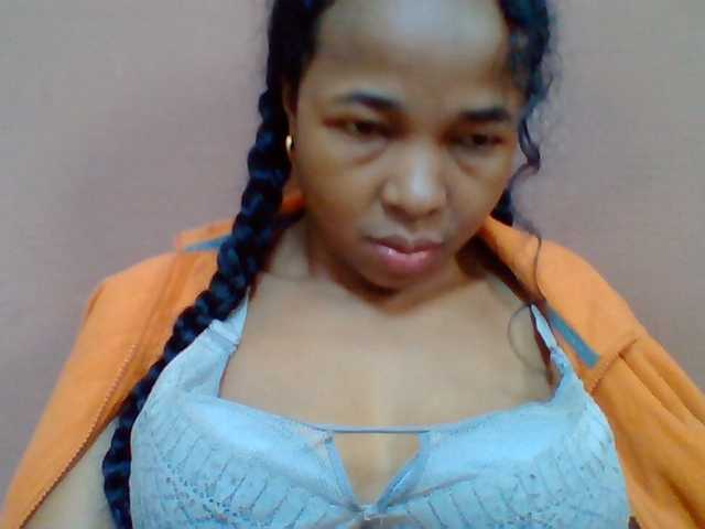 Tryciah1a live cam on BongaCams