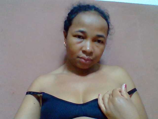 Tryciah1a live cam on BongaCams