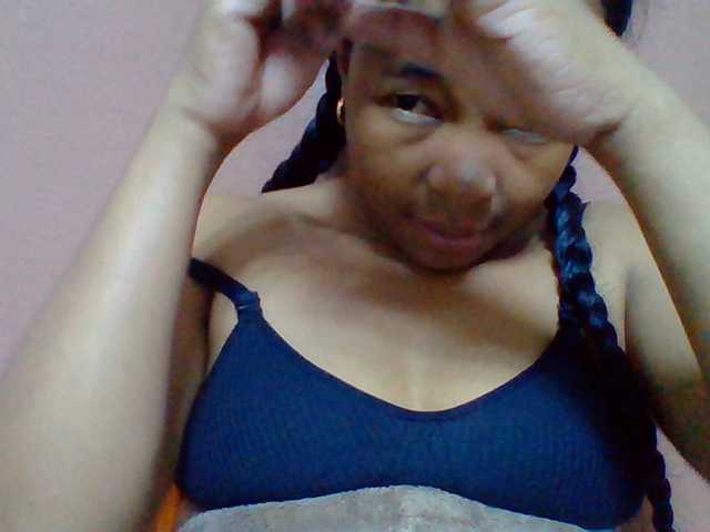Tryciah1a live cam on BongaCams