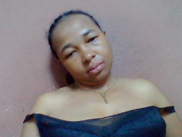 Tryciah1a live cam on BongaCams