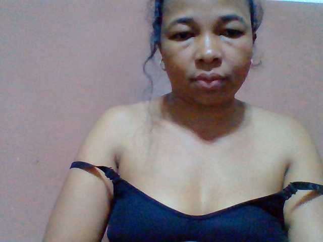 Tryciah1a live cam on BongaCams
