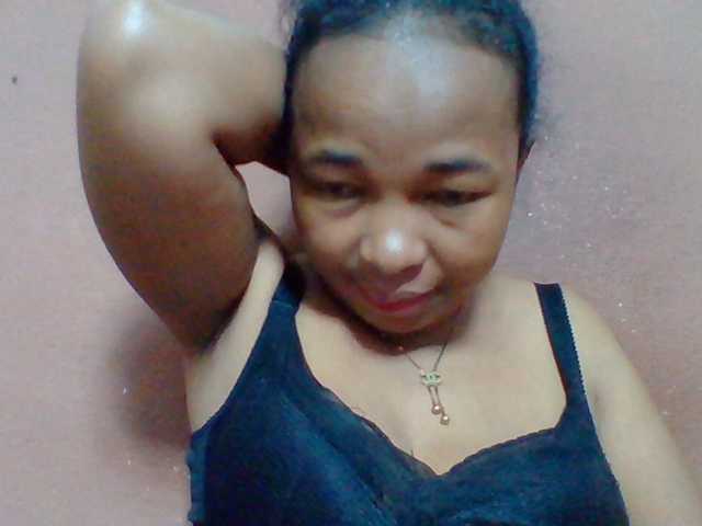 Tryciah1a live cam on BongaCams