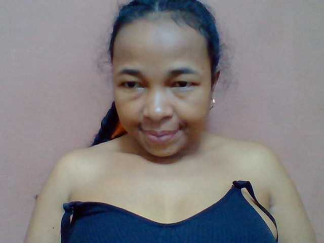 Tryciah1a live cam on BongaCams