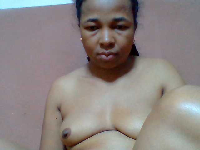 Tryciah1a live cam on BongaCams