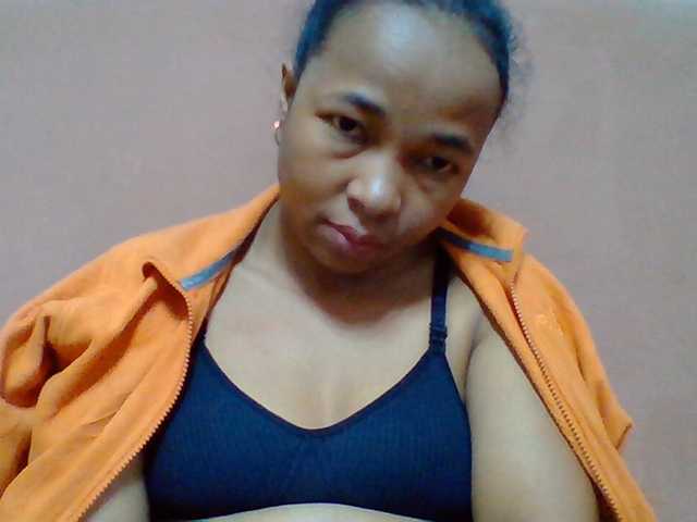 Tryciah1a live cam on BongaCams