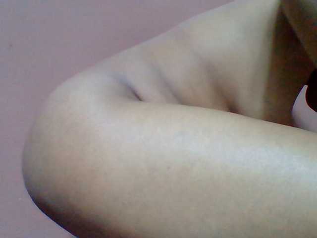 Tryciah1a live cam on BongaCams