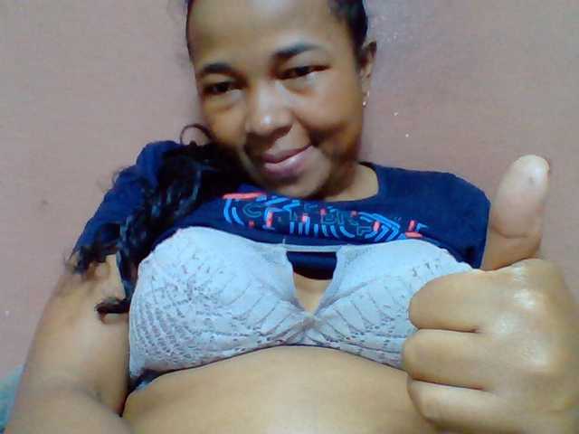 Tryciah1a live cam on BongaCams