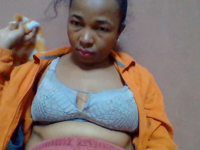 Tryciah1a live cam on BongaCams