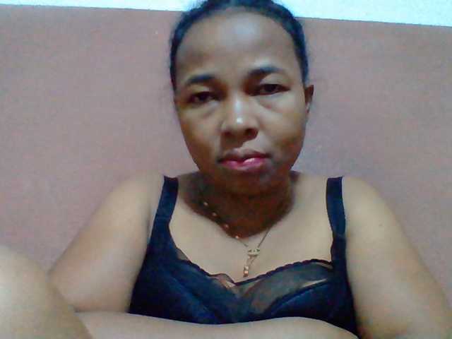 Tryciah1a live cam on BongaCams