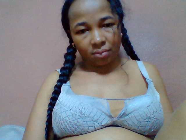 Tryciah1a live cam on BongaCams