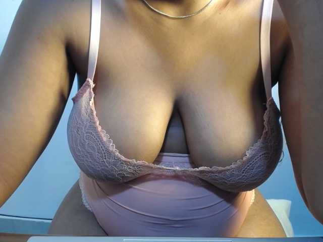 Sexybuttt live cam on BongaCams