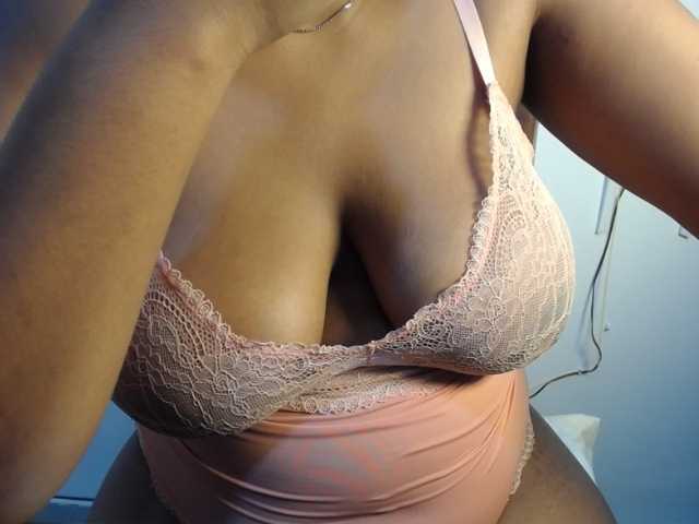 Sexybuttt live cam on BongaCams