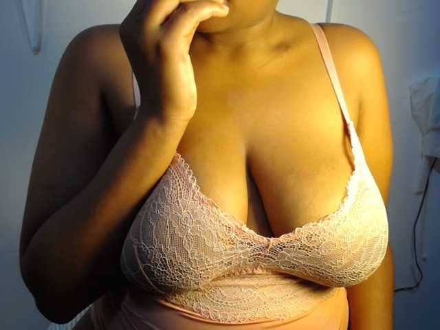 Sexybuttt live cam on BongaCams