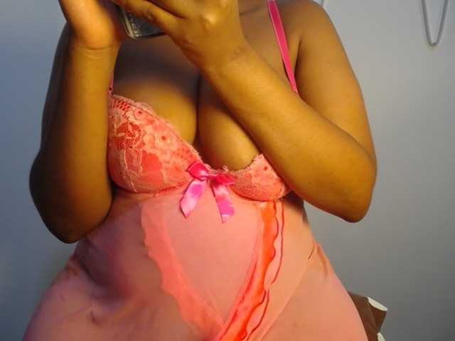 Sexybuttt live cam on BongaCams