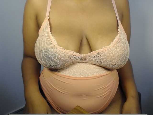 Sexybuttt live cam on BongaCams