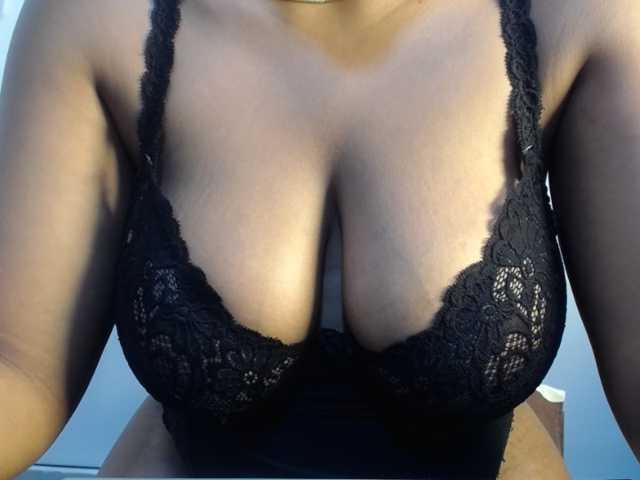 Sexybuttt live cam on BongaCams