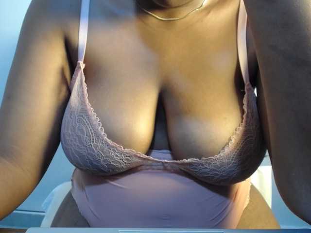 Sexybuttt live cam on BongaCams