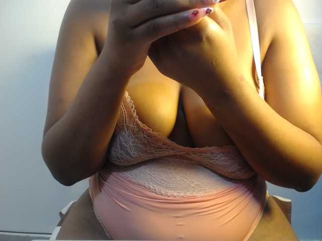 Sexybuttt live cam on BongaCams