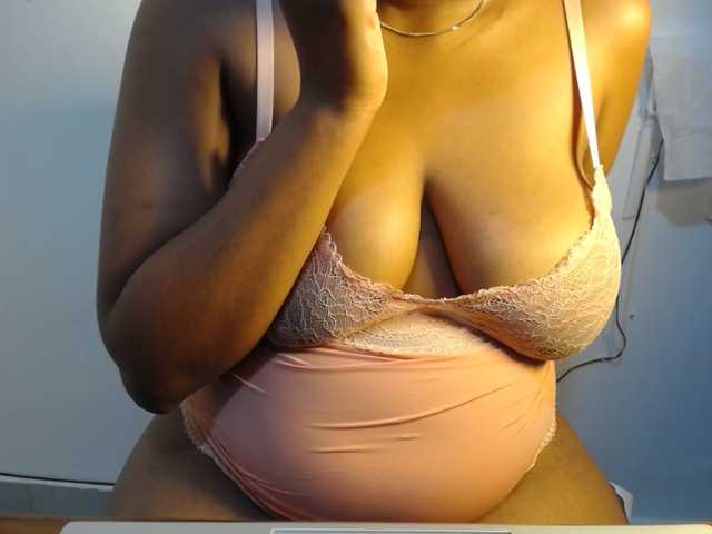Sexybuttt live cam on BongaCams