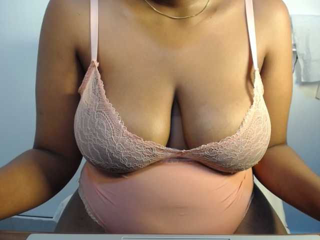 Sexybuttt live cam on BongaCams