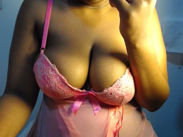 Sexybuttt live cam on BongaCams