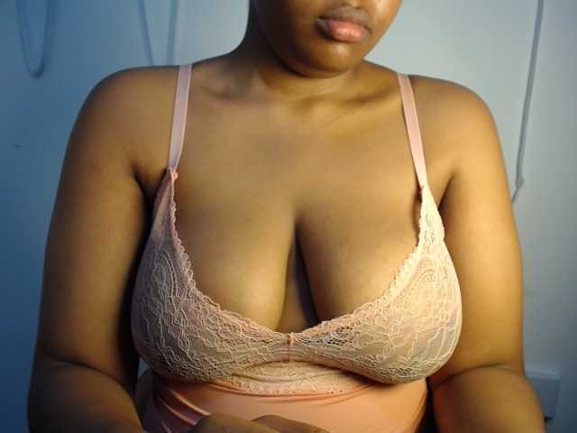 Sexybuttt live cam on BongaCams