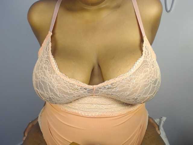 Sexybuttt live cam on BongaCams
