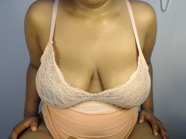 Sexybuttt live cam on BongaCams