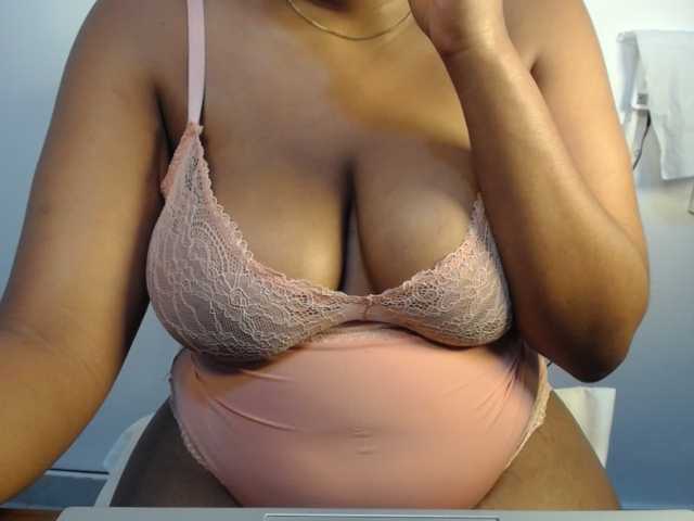 Sexybuttt live cam on BongaCams