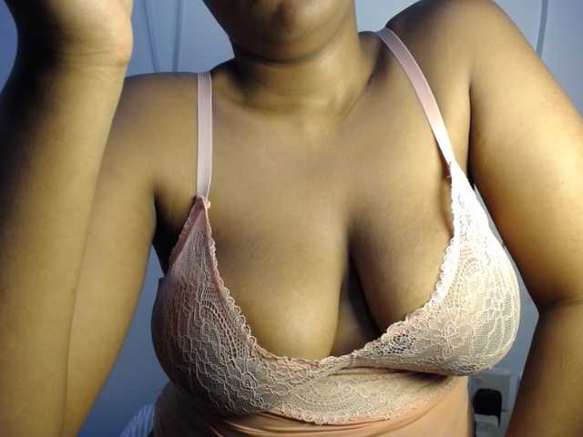 Sexybuttt live cam on BongaCams