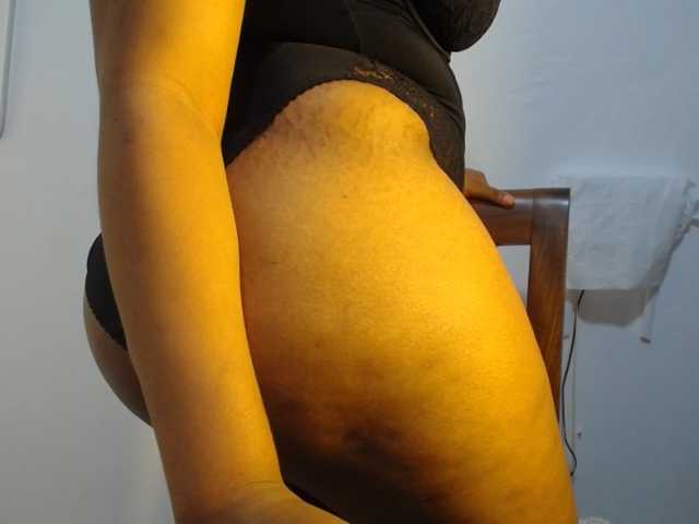 Sexybuttt live cam on BongaCams