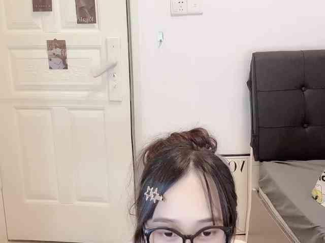 QQQ78879 webcam