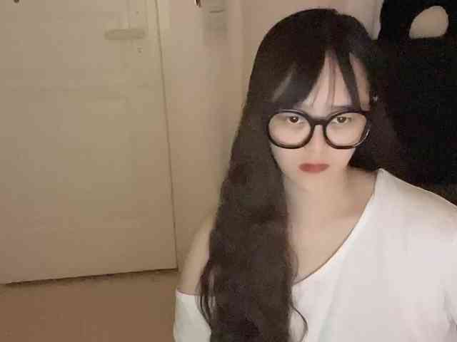 QQQ78879 webcam