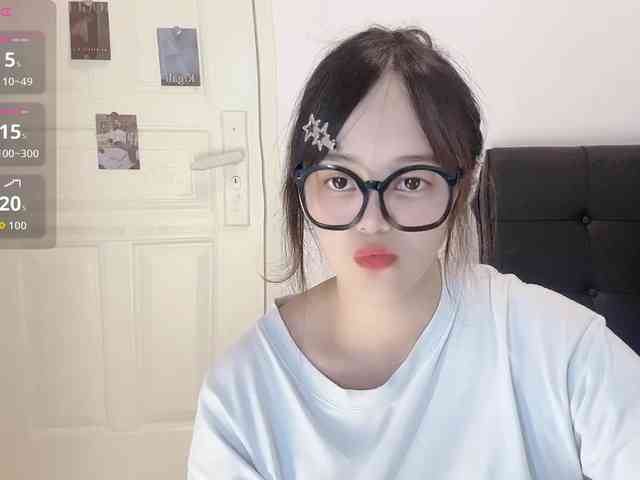 QQQ78879 webcam