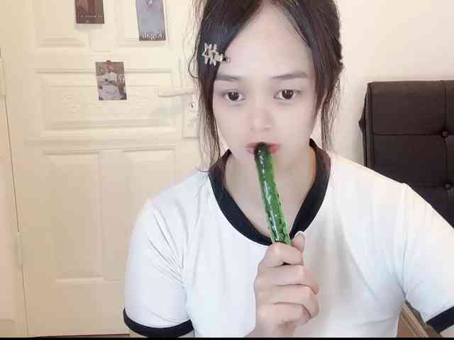 QQQ78879 webcam