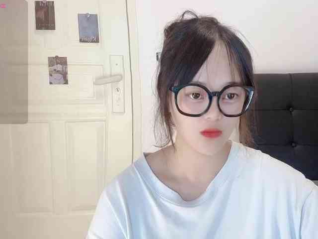 QQQ78879 webcam