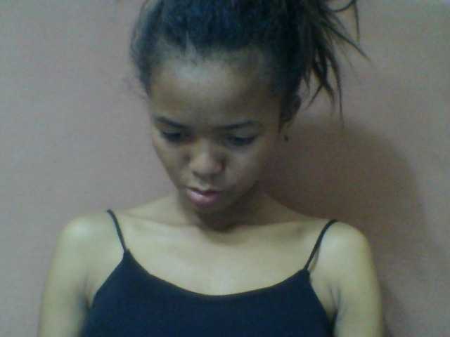 Laynah1a live cam on BongaCams