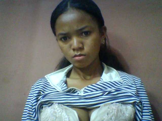 Laynah1a live cam on BongaCams