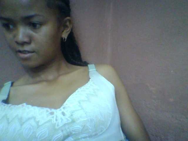 Laynah1a live cam on BongaCams