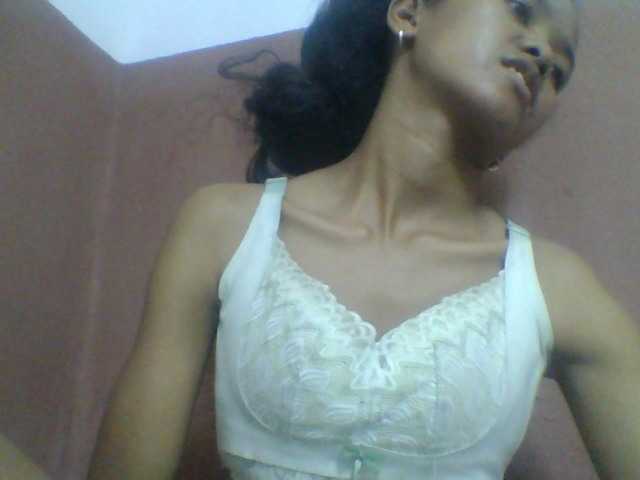 Laynah1a live cam on BongaCams