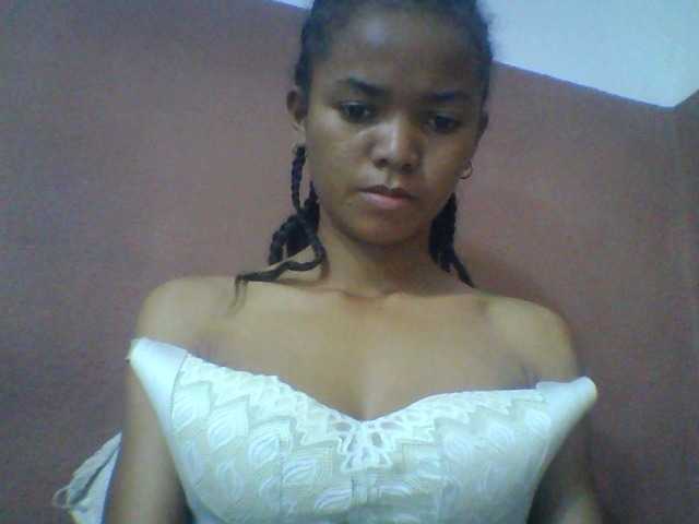 Laynah1a live cam on BongaCams