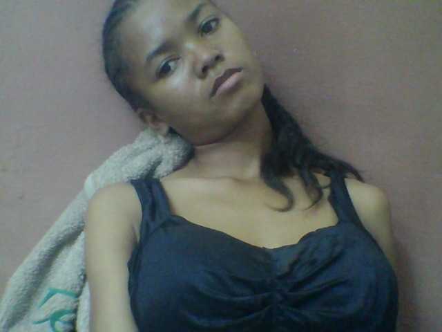 Laynah1a live cam on BongaCams