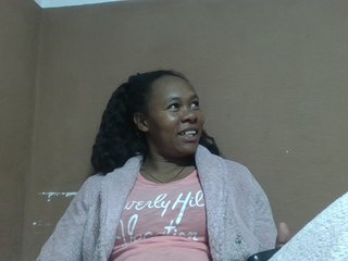 Elynah1a's Live Webcam