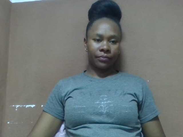 Elynah1a live cam
