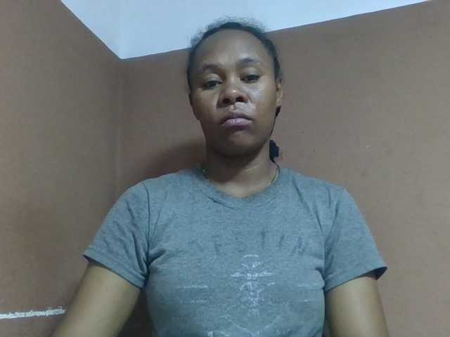 Elynah1a live cam on BongaCams
