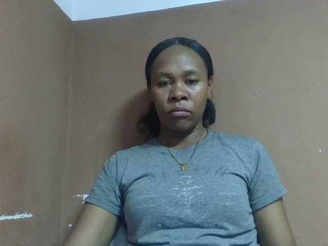 Elynah1a live cam on BongaCams