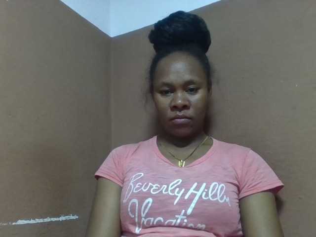 Elynah1a live cam on BongaCams