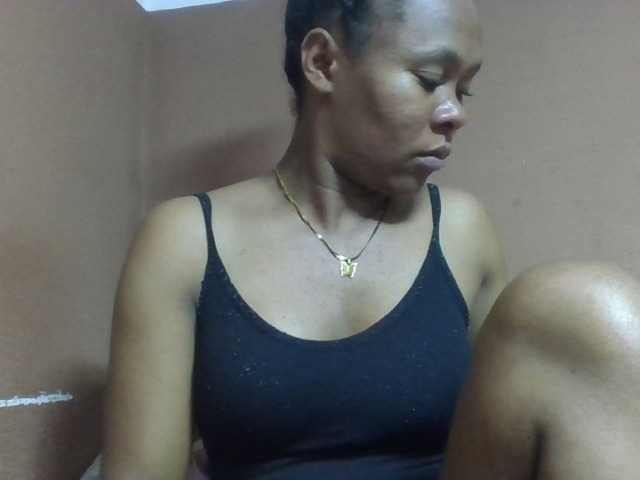 Elynah1a live cam on BongaCams