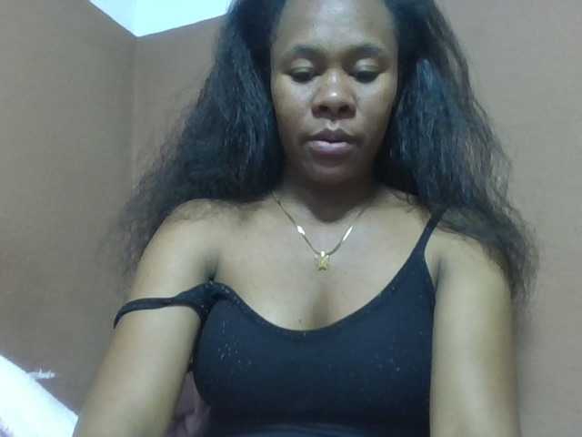 Elynah1a live cam on BongaCams