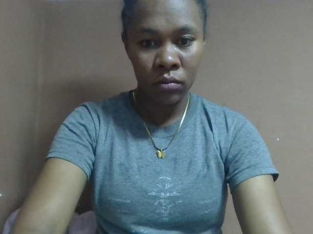Elynah1a live cam on BongaCams